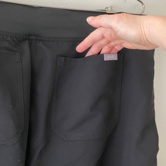 NWT FIGS • Livingston Basic Scrub Pant in Black Petite - Picture 9 of 10